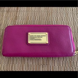 MARC BY MARC JACOBS slim zip around